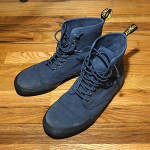 Dr. Martens Winsted Canvas